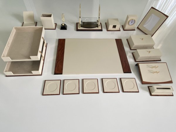 Ekstra Saatli + Ataşlıklı Başkanlık Deluxe Krem Sümen Makam Takımı