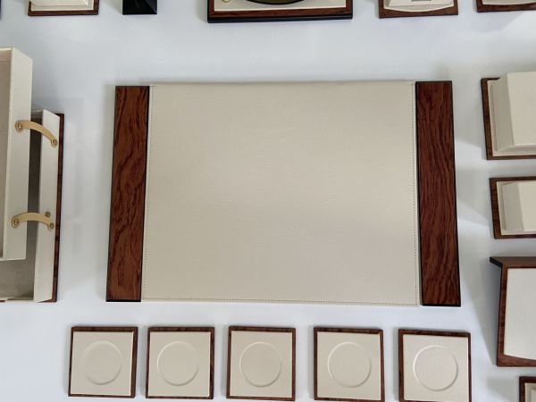 Ekstra Saatli + Ataşlıklı Başkanlık Deluxe Krem Sümen Makam Takımı