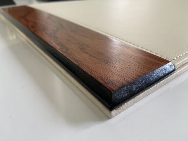 Ekstra Saatli + Ataşlıklı Başkanlık Deluxe Krem Sümen Makam Takımı