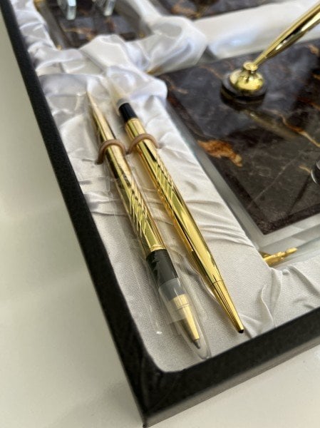 Sümenvadisi Deri Kutulu  Gold Kristal Deri Lüks Masa İsimliği Seti