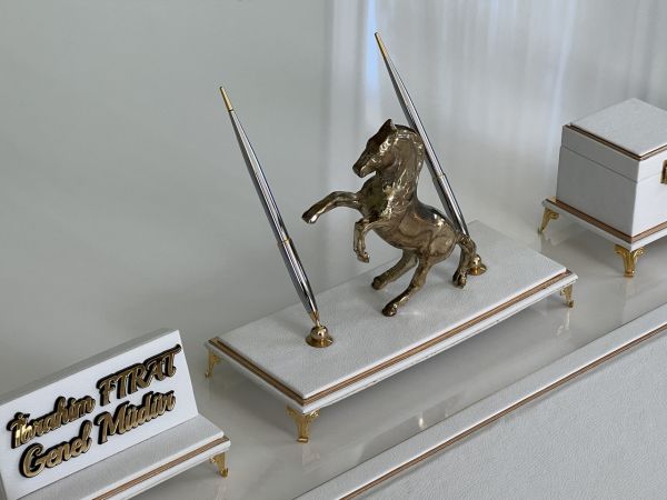 ÜST SEVİYE Sümenvadisi Beyaz Deluxe Deri Scrikss Markalı Kalem Saat Yüzük Kutulu