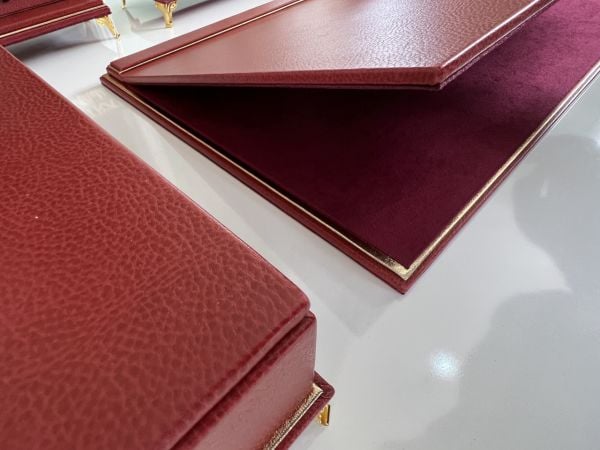 ÜST SEVİYE Sümenvadisi Bordo Deluxe Deri Scrikss Markalı Kalem Saat Yüzük Kutulu