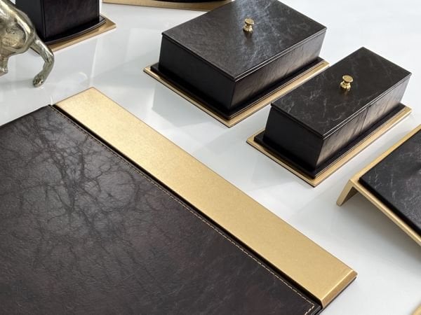 DELUXE V.I.P Acı Kahve Deri, Altın Ahşap Varak Zenginliği