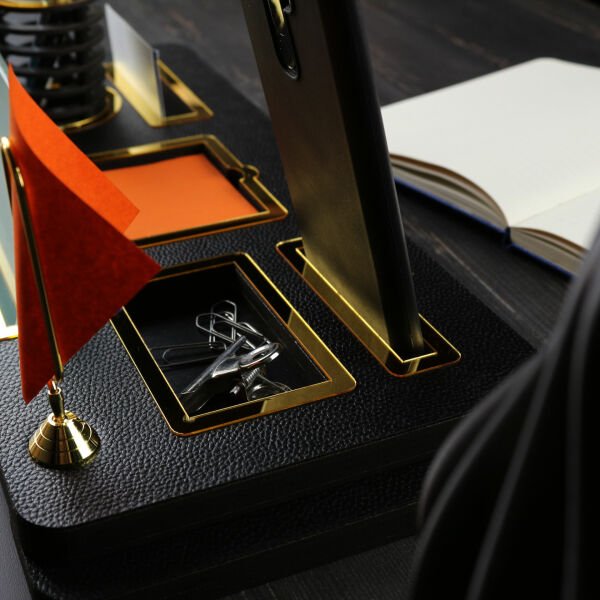 FIRSAT ÜRÜN KARGO BEDAVA Masaüstü İsimliği Tam Donanımlı (Yüzeyi Deri veya Pleksi Siyah olmaktadır)