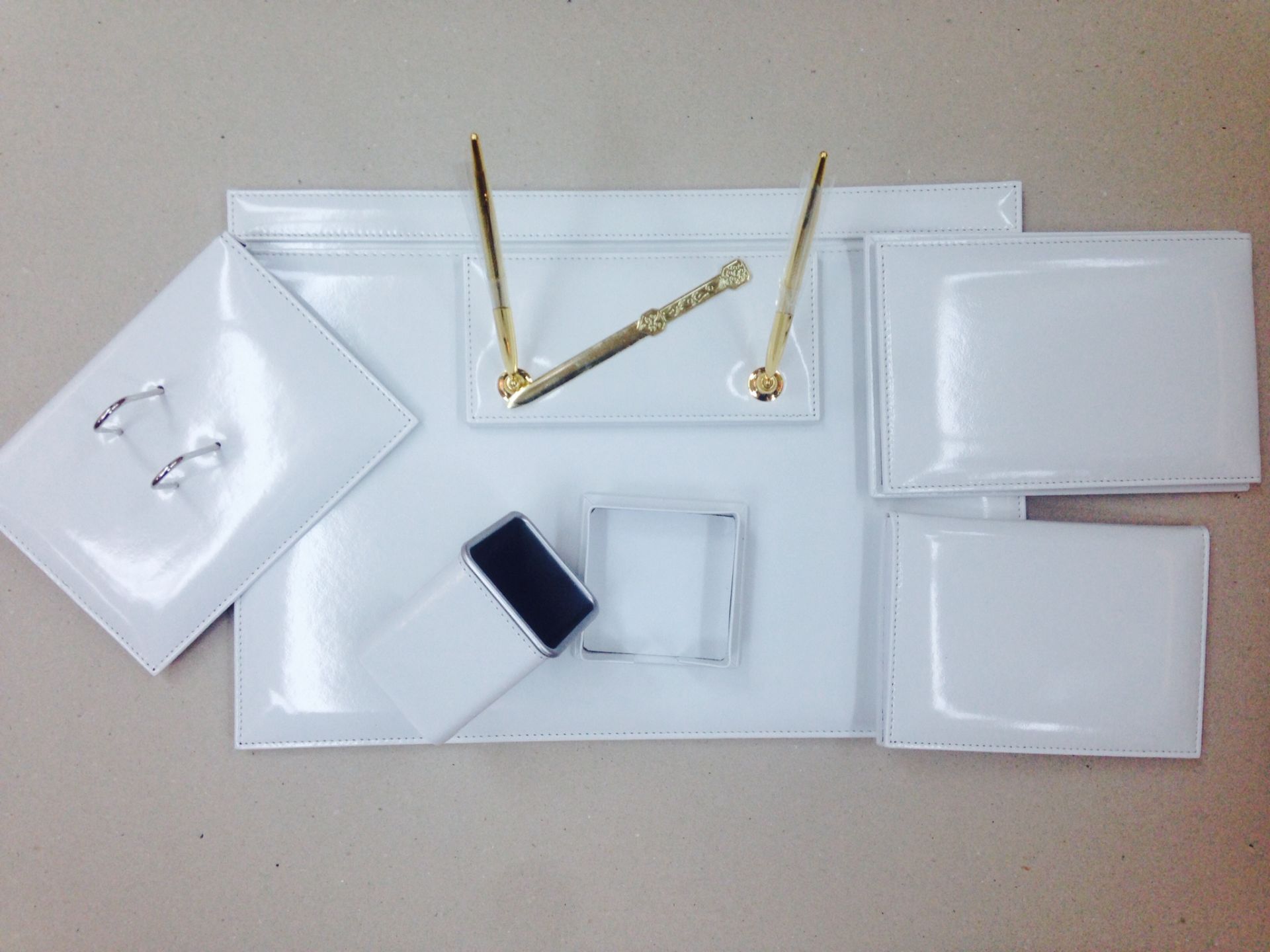 Modern Sümen Takımı Ferrari Beyaz Sümen Seti