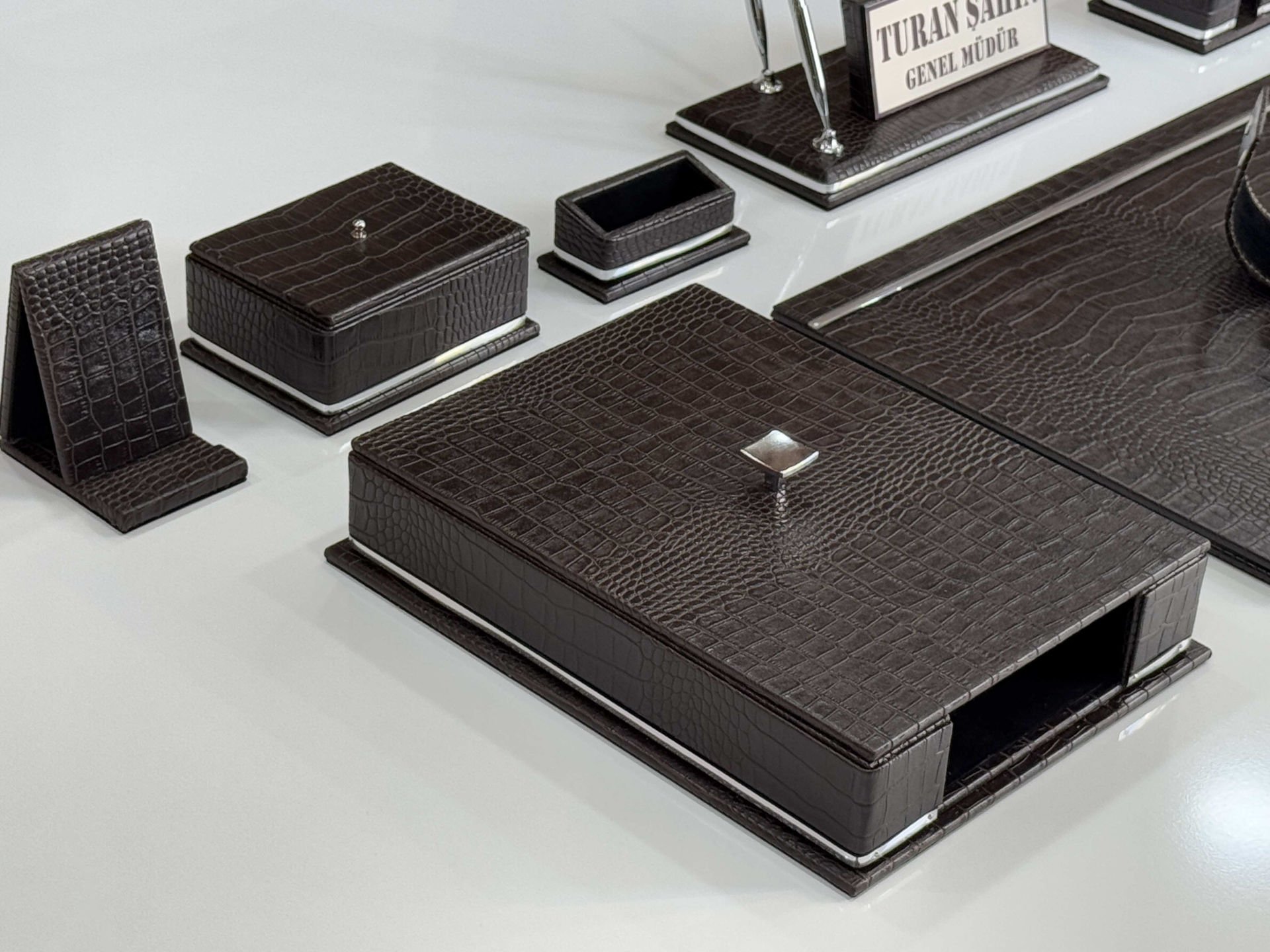 Timsah Kahve Deri Krom Makyaj Saat Kutulu alt iç yapı Kadife EL YAPIMI VIP Sümen Makam Takımı