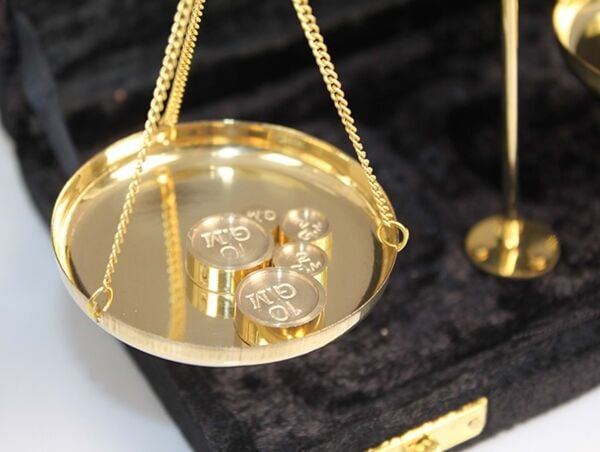 Adalet Terazisi Gold Pirinç Terazi 40 Gram 21x13cm