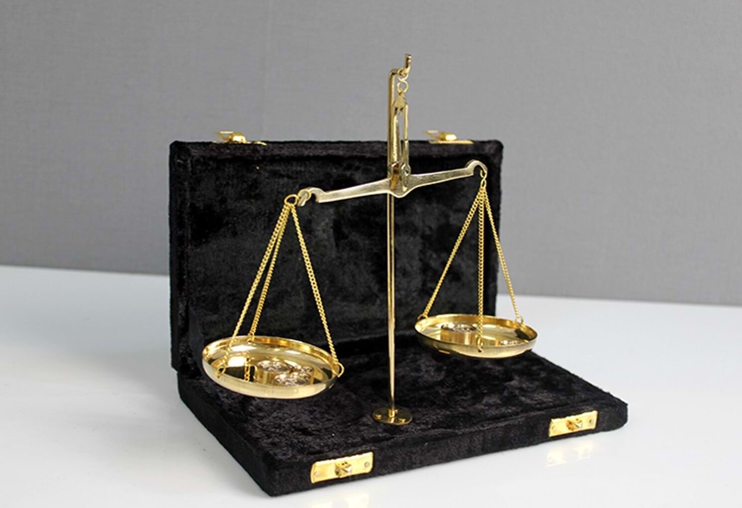 Adalet Terazisi Gold Pirinç Terazi 40 Gram 21x13cm