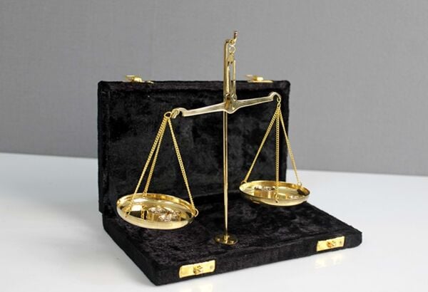 Adalet Terazisi Gold Pirinç Terazi 40 Gram 21x13cm